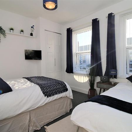 Three Bedroom Townhouse - Free Local Parking - By Property Promise คาร์ดิฟฟ์ ภายนอก รูปภาพ