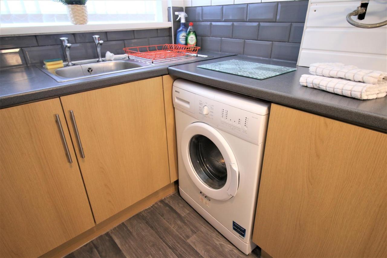 Three Bedroom Townhouse - Free Local Parking - By Property Promise คาร์ดิฟฟ์ ภายนอก รูปภาพ
