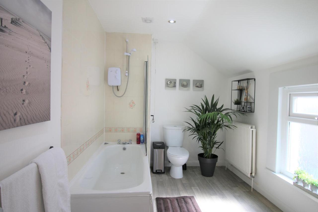 Three Bedroom Townhouse - Free Local Parking - By Property Promise คาร์ดิฟฟ์ ภายนอก รูปภาพ