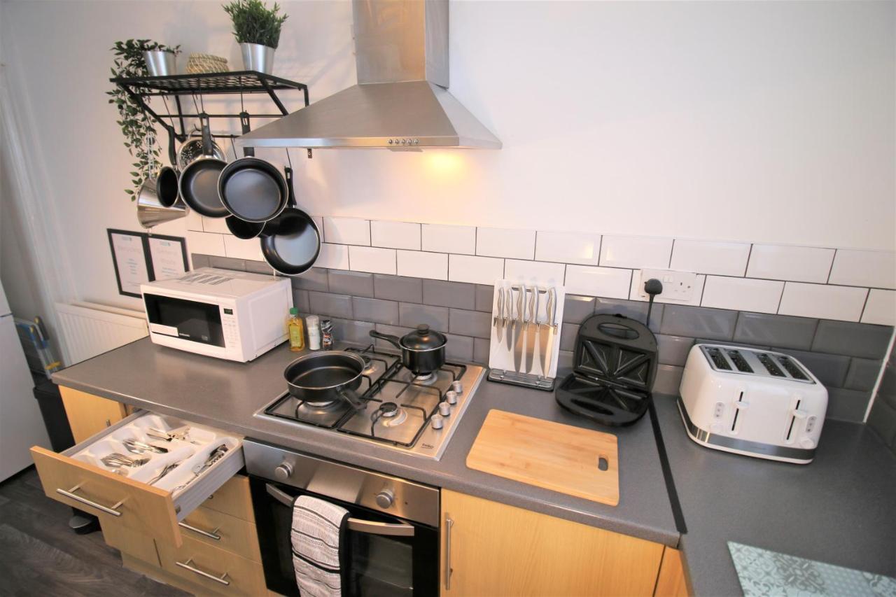 Three Bedroom Townhouse - Free Local Parking - By Property Promise คาร์ดิฟฟ์ ภายนอก รูปภาพ