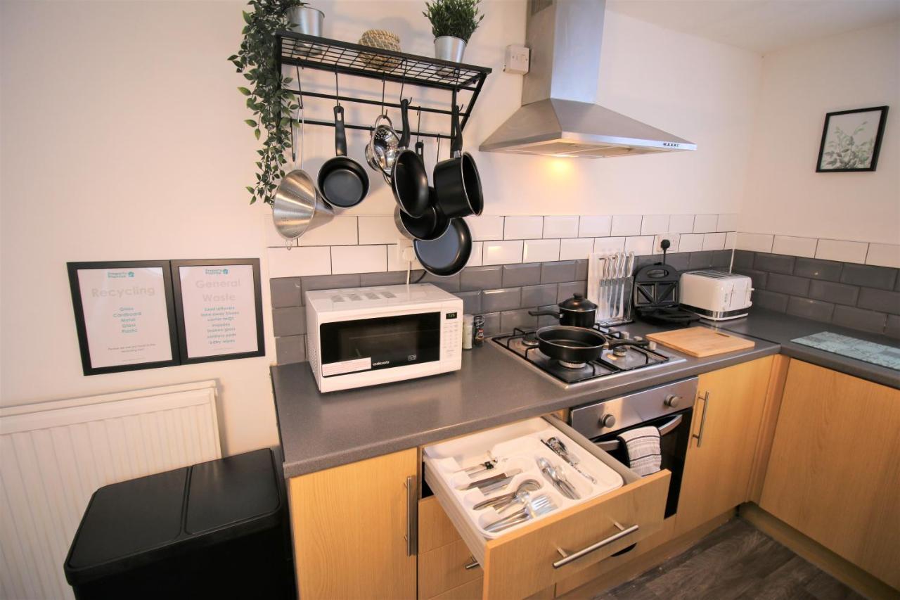 Three Bedroom Townhouse - Free Local Parking - By Property Promise คาร์ดิฟฟ์ ภายนอก รูปภาพ