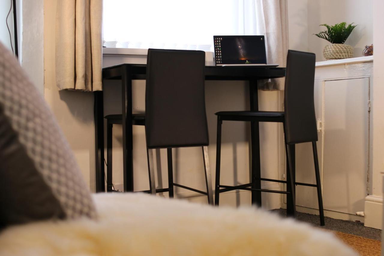 Three Bedroom Townhouse - Free Local Parking - By Property Promise คาร์ดิฟฟ์ ภายนอก รูปภาพ